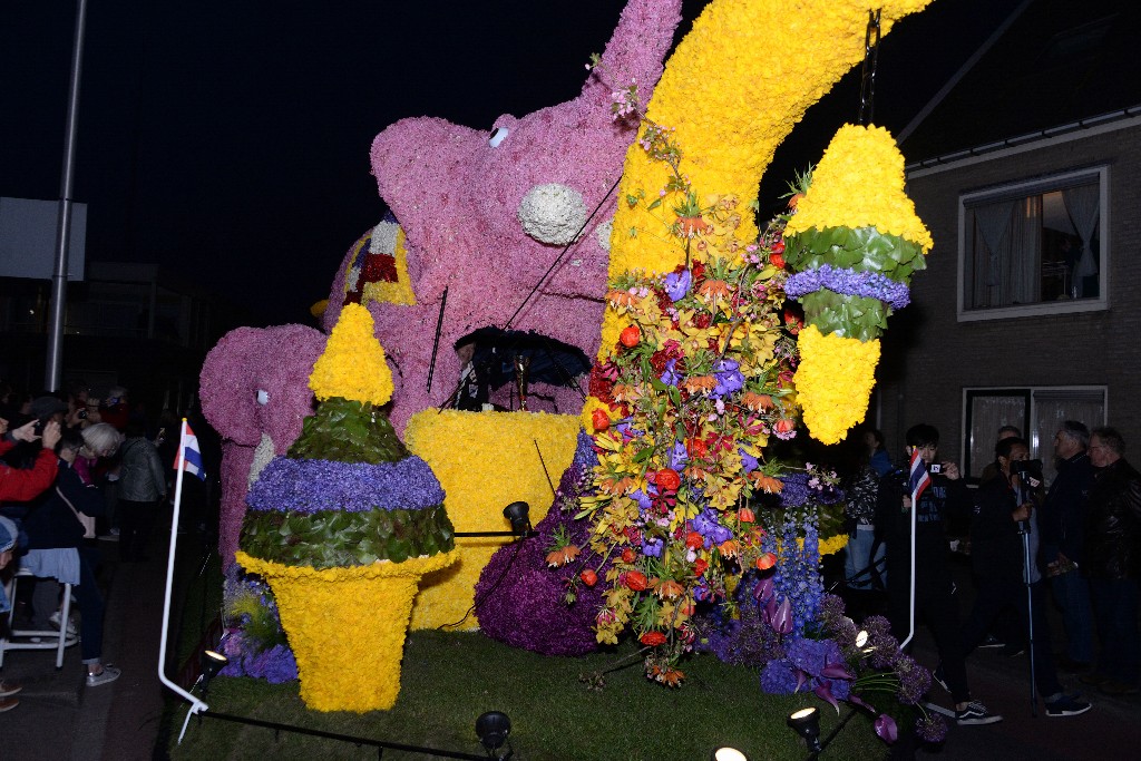 ../Images/Verlicht bloemencorso 2018 003.jpg